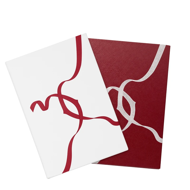 Entrelaces de Cartier 一套2件筆記本,參考價格約NT$ 5,750 Entrelaces de Cartier 一套2件筆記本,參考價格約NT$ 5,750