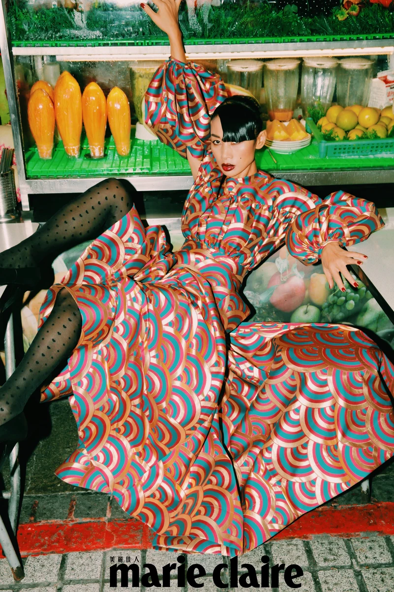 結構感洋裝,Loewe。  結構感洋裝,Loewe。