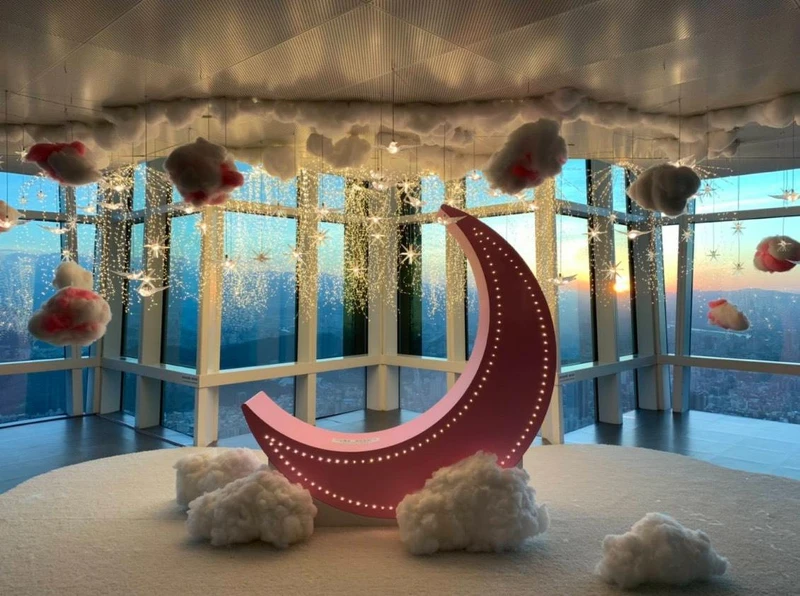 89樓的台北101觀景台,特別打造網美打卡景點,營造浪漫少女氣息。 89樓的台北101觀景台,特別打造網美打卡景點,營造浪漫少女氣息。