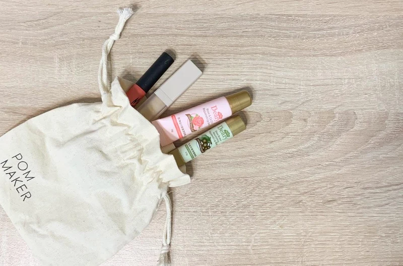 「玫瑰Q10修護潤唇膏、乳油木極潤護唇膏」/ NT $79