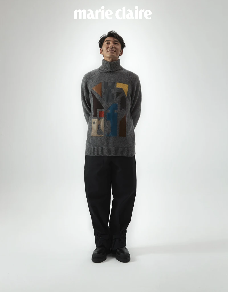 高領針織衫、繫帶寬褲、皮革短靴，all by Hermès。