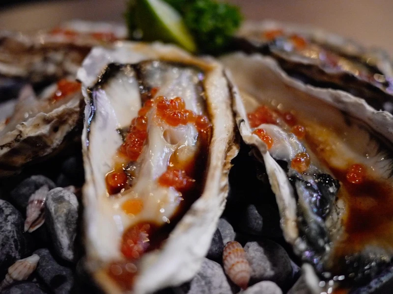 日本生蠔 售價80元/單顆 五顆優惠360元 日本生蠔 售價80元/單顆 五顆優惠360元