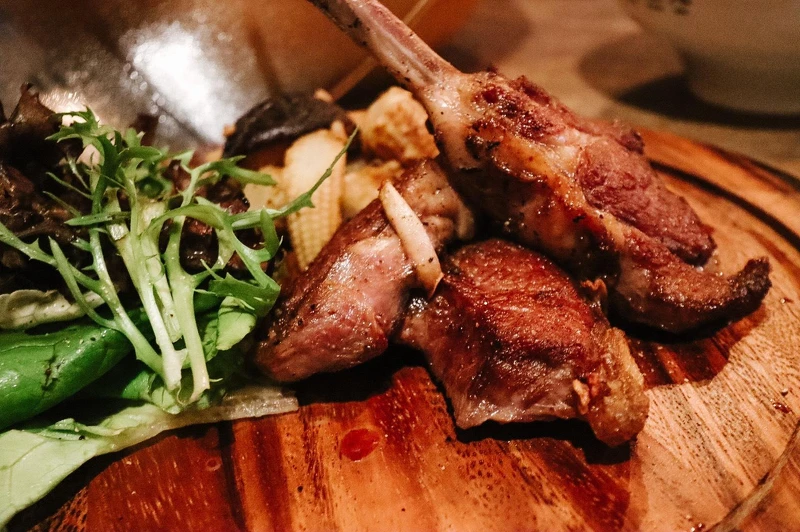 法式小羔羊肋排 售價420元 法式小羔羊肋排 售價420元