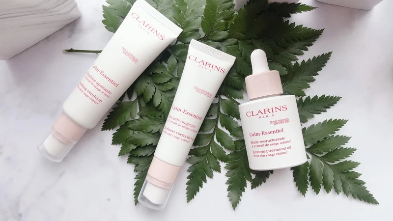 Clarins克蘭詩快樂鼠尾草舒敏保濕乳，NT1,850。 Clarins克蘭詩快樂鼠尾草舒敏調理油，NT2,150。 Clarins克蘭詩快樂鼠尾草舒緩凝膠，NT$1,350。