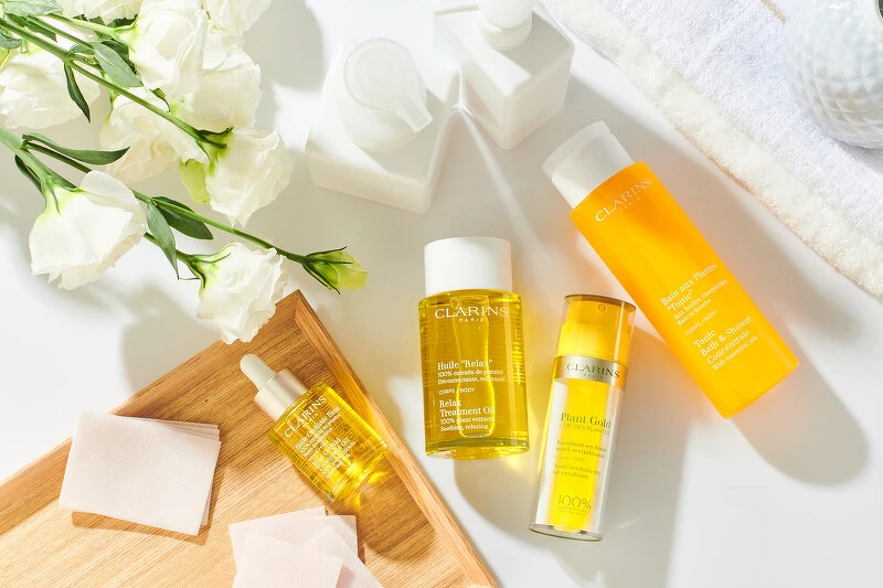 蘭花面部護理油,30ml NT1,850、身體舒爽護理油,100ml,NT2,300、蘭花純萃賦活乳,35ml, NT2,450、芳香調和沐浴精,200ml,NT1,000。 蘭花面部護理油,30ml NT1,850、身體舒爽護理油,100ml,NT2,300、蘭花純萃賦活乳,35ml, NT2,450、芳香調和沐浴精,200ml,NT1,000。