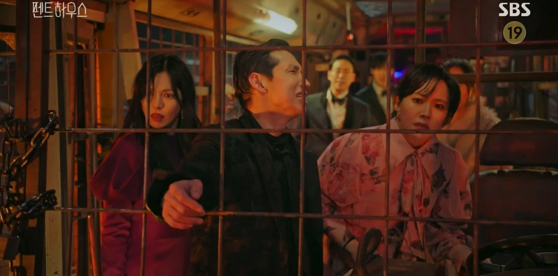  《上流戰爭》劇情內容驚世駭俗列限制級