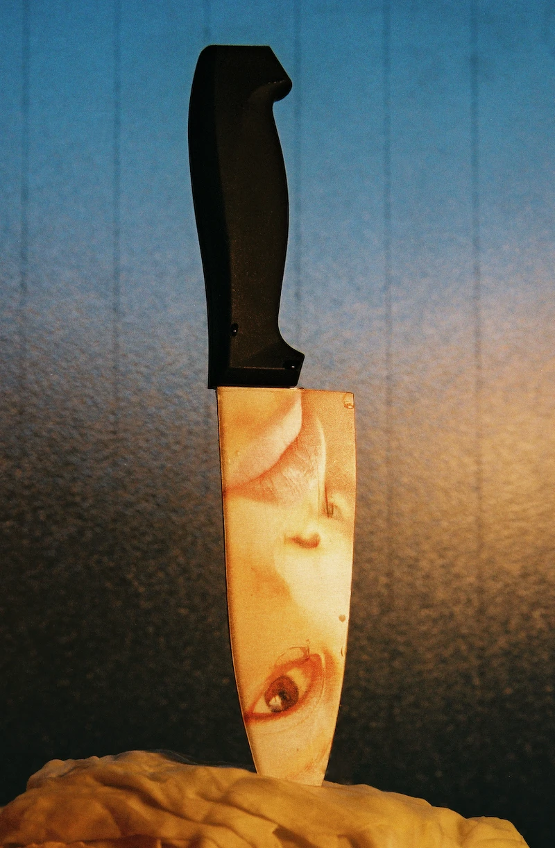 〈愛你愛到殺死你 I knife you〉，江宥儀