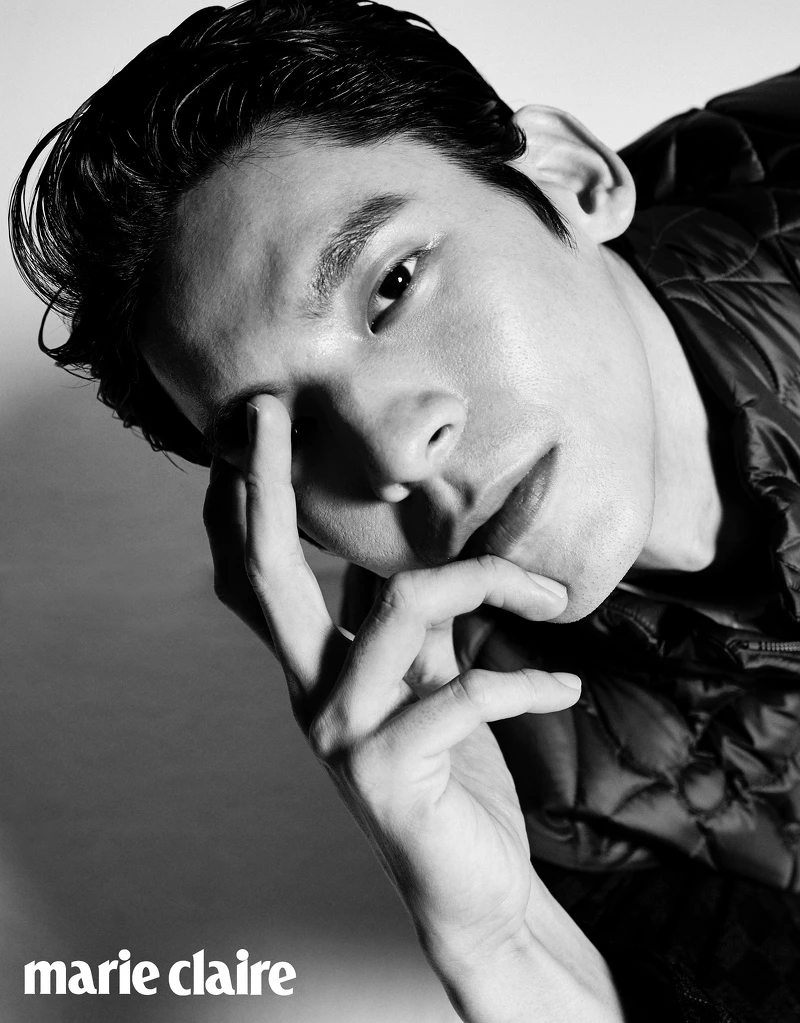 羽絨背心、格紋西裝外套，both by Louis Vuitton