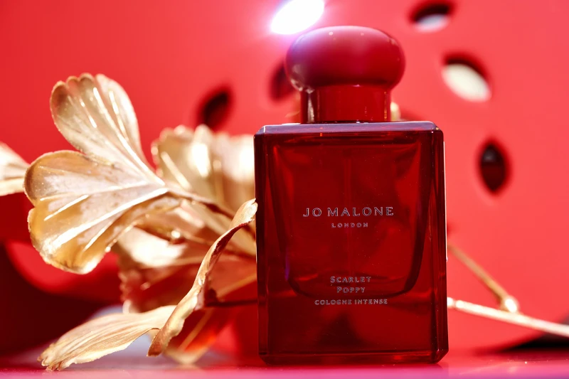 緋紅罌粟芳醇香水,50ml,NT4,750。 緋紅罌粟芳醇香水,50ml,NT4,750。