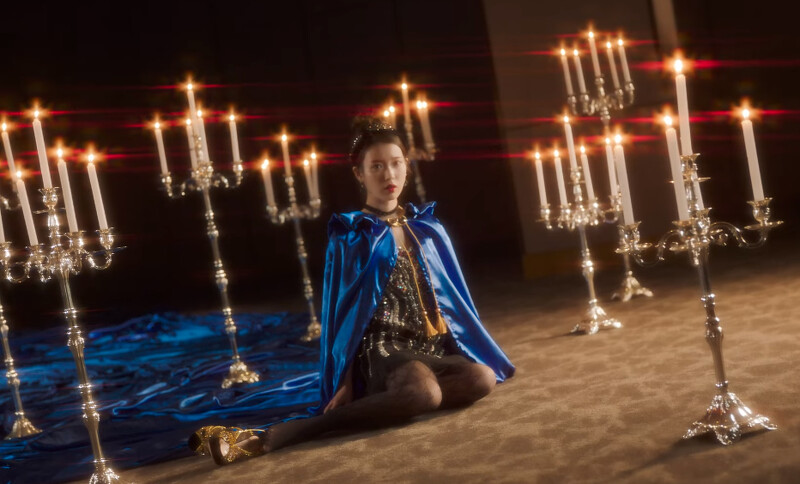 IU新曲〈Celebrity〉MV連換多套華麗造型