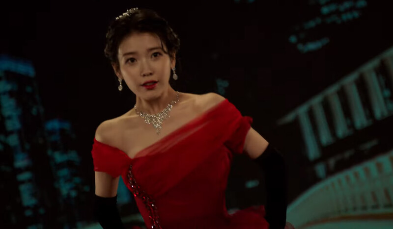 IU新曲〈Celebrity〉MV連換多套華麗造型