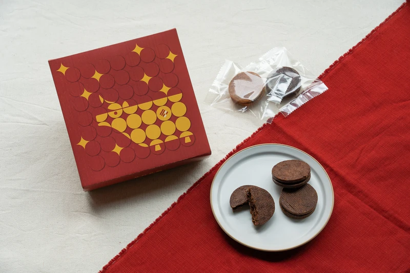 誠品生活武昌店|品好乳酪 牛轉品味春節禮盒(夾心餅乾+指定口味泡芙),特價600元(原價680元)。 誠品生活武昌店|品好乳酪 牛轉品味春節禮盒(夾心餅乾+指定口味泡芙),特價600元(原價680元)。