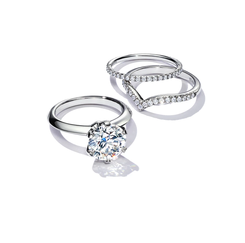 (由上至下) Tiffany Metro 鉑金鑲鑽戒指 NT$83,000, Tiffany Soleste V 鉑金鑲鑽戒指 NT$83,000, The Tiffany Setting 鉑金六爪鑽石戒指 價格店洽