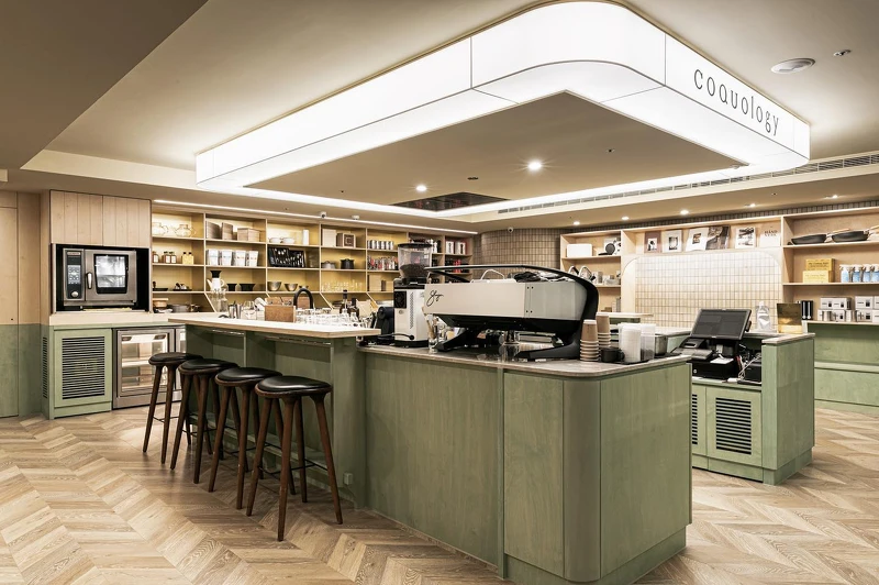 座落於空間正中央的開放式廚房。