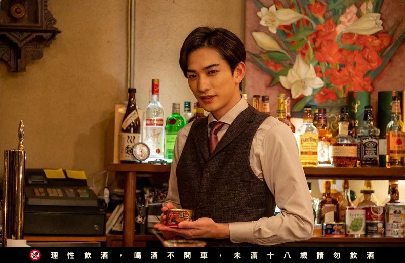 《西荻窪三星洋酒堂》提供各種罐頭給客人食用。