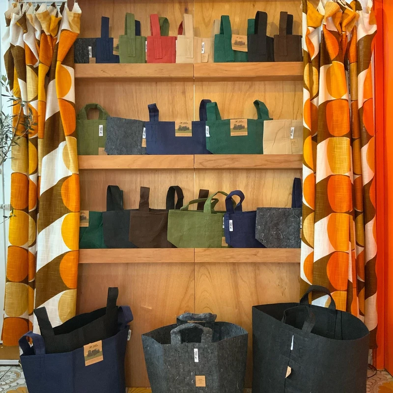 火紅的植物袋 Root Pouch。 火紅的植物袋 Root Pouch。