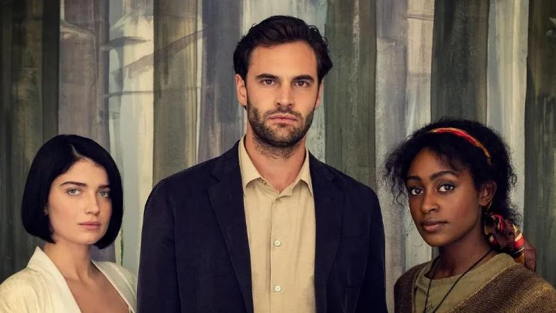 席夢娜布朗、伊芙修森、湯姆巴特曼聯合主演 Netflix英劇《三人要守密，兩人得死去》