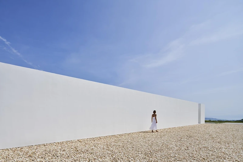 Emil Nakijin 是日本建築師小川晋一的作品。