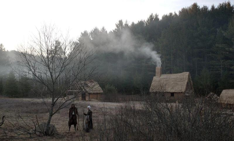  安雅泰勒喬伊 出道作品《女巫》畫面、服裝畫面優美