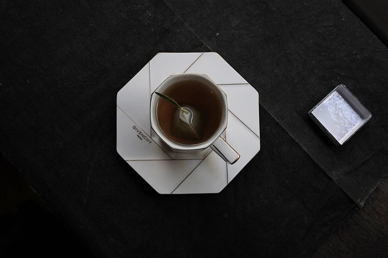 茶席需要預約,一次只接待三位,優美的八角法國茶組很有味道。 茶席需要預約,一次只接待三位,優美的八角法國茶組很有味道。