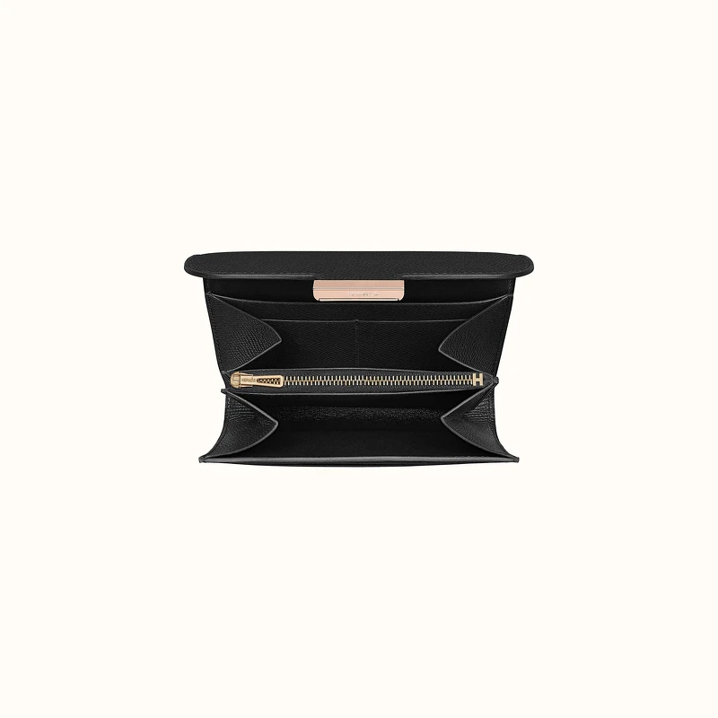 Constance系列短夾,約NT108,900 Constance系列短夾,約NT108,900