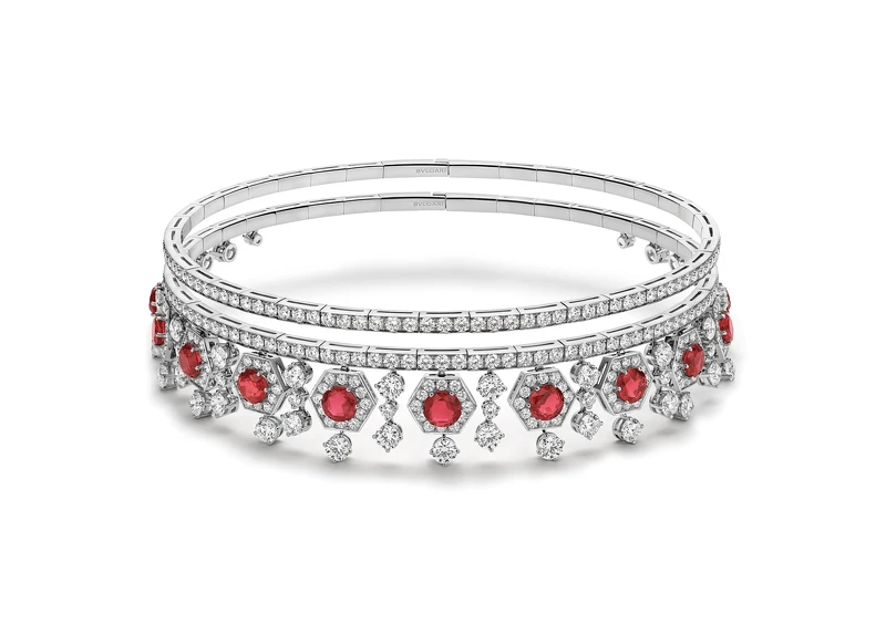 BVLGARI BAROCKO系列頂級紅寶石與鑽石項鍊 頂級鉑金項鍊，鑲嵌11顆紅寶石(總重約18.27克拉)、55顆圓形明亮切割鑽石與密鑲鑽石(D-F IF-VVS，總重約44.68克拉)。