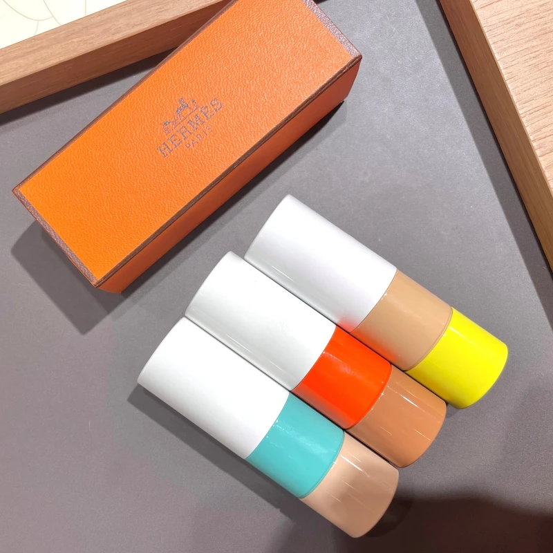 Hermes愛馬仕Rouge Hermès 2021春夏限定色唇膏彩殼實拍。 Hermes愛馬仕Rouge Hermès 2021春夏限定色唇膏彩殼實拍。