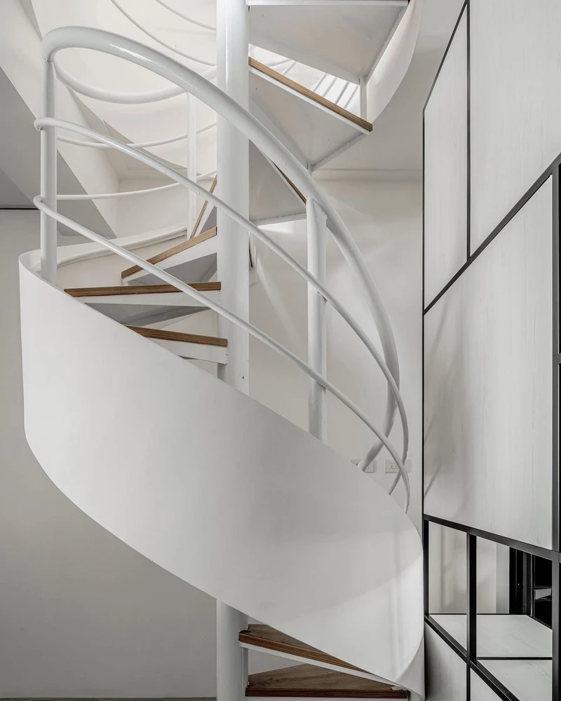 結合最前沿的西方潮流與東方低奢語彙,彤雲潤景每一座客製作品都嵌有屋主的私房品味。 結合最前沿的西方潮流與東方低奢語彙,彤雲潤景每一座客製作品都嵌有屋主的私房品味。