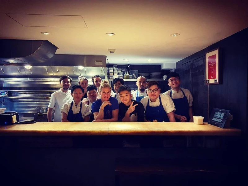 (右三)主廚林泉 Richie Lin。 (右三)主廚林泉 Richie Lin。