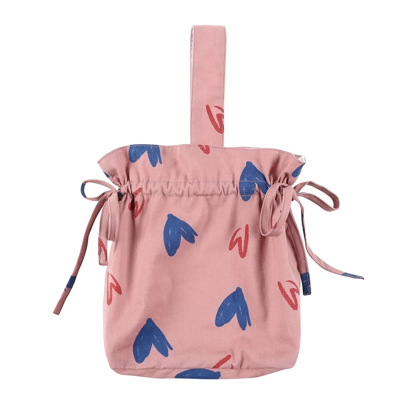 粉紫愛心抽繩手提包 1,290元 粉紫愛心抽繩手提包 1,290元