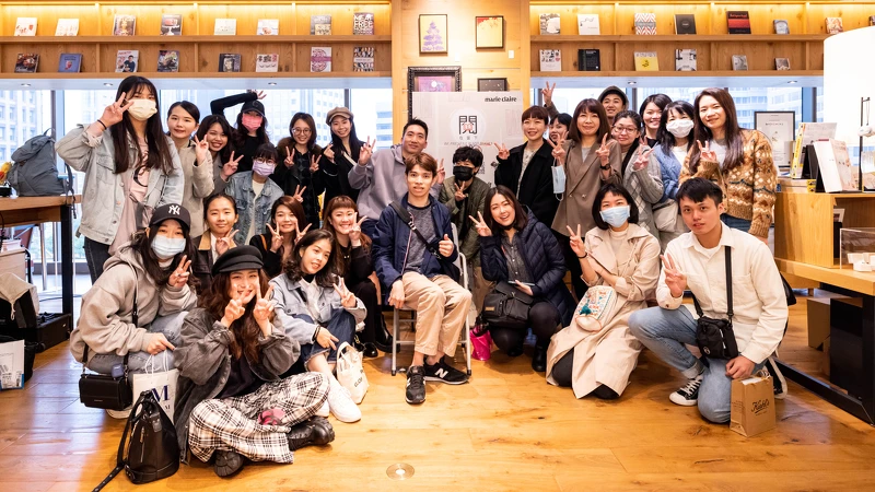 郝慧川老師與現場讀者合照 郝慧川老師與現場讀者合照