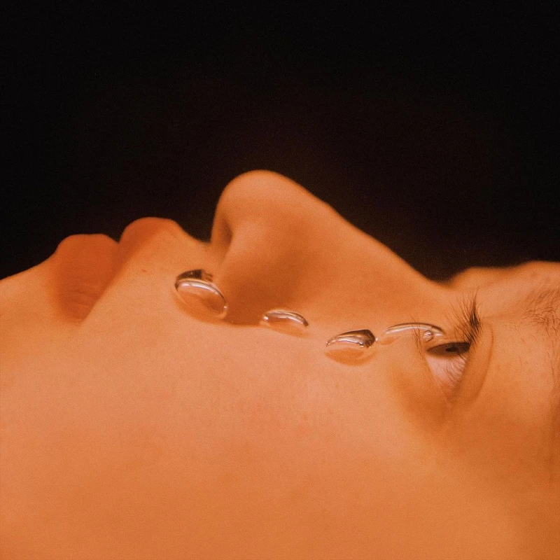 陳嫻靜成為《Perfect》首期創刊封面人物，並由攝影師鍾靈掌鏡拍攝。