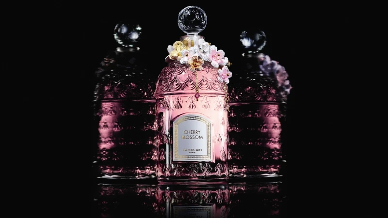 GUERLAIN嬌蘭花見春櫻淡香水縷金華冠蜂印瓶125ml+30ml,NT23,800 GUERLAIN嬌蘭花見春櫻淡香水縷金華冠蜂印瓶125ml+30ml,NT23,800