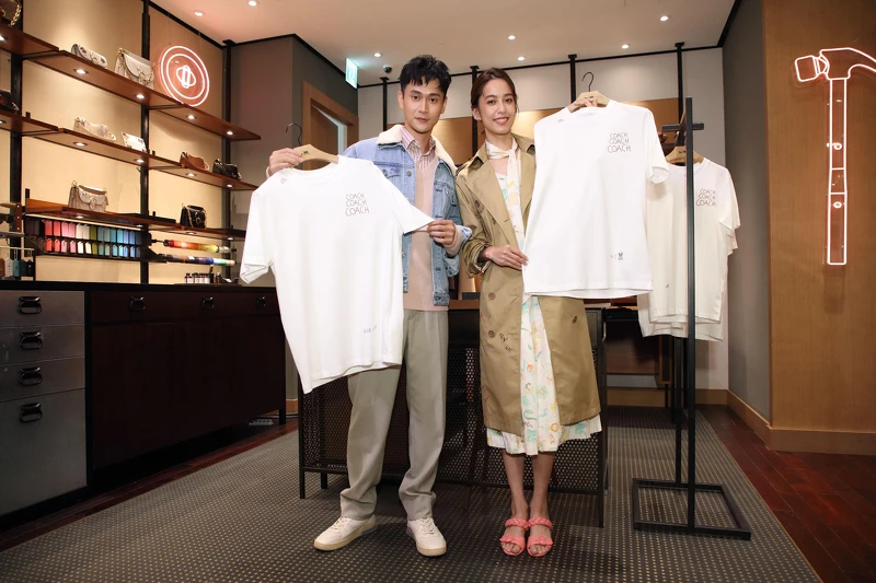 Coach Forever限定刺繡客製化服務 陳庭妮、劉冠廷