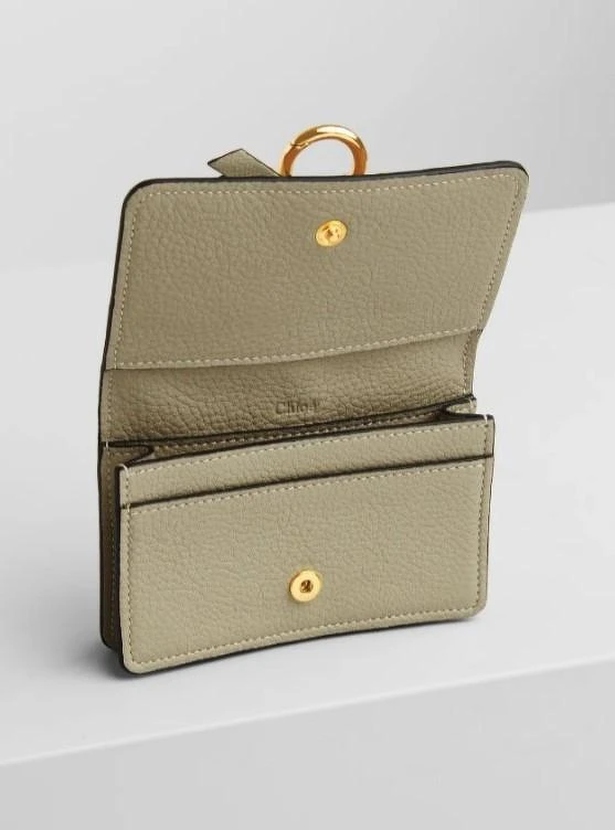 Chloe Alphabet卡套零錢包，約NT8,060