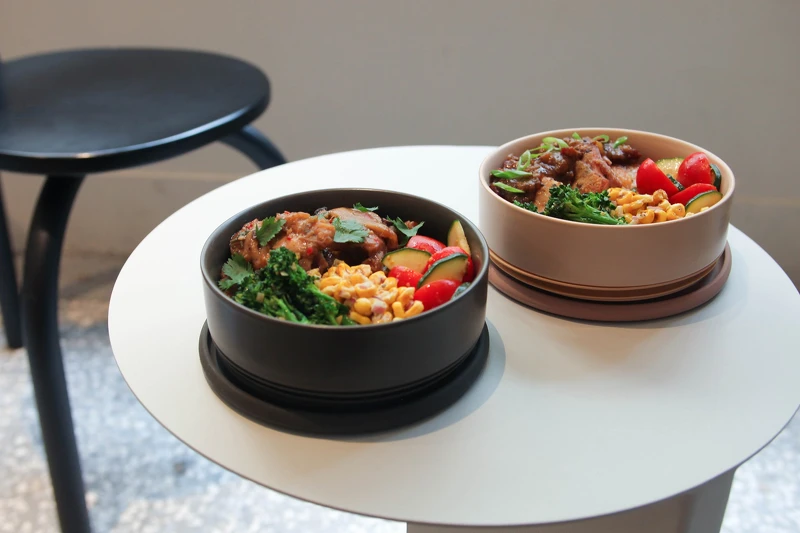 不務正業男子 Ayo 在活動現場分享親自示範便當菜色。 不務正業男子 Ayo 在活動現場分享親自示範便當菜色。