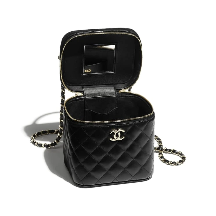 Chanel小型化妝包，NT140,500