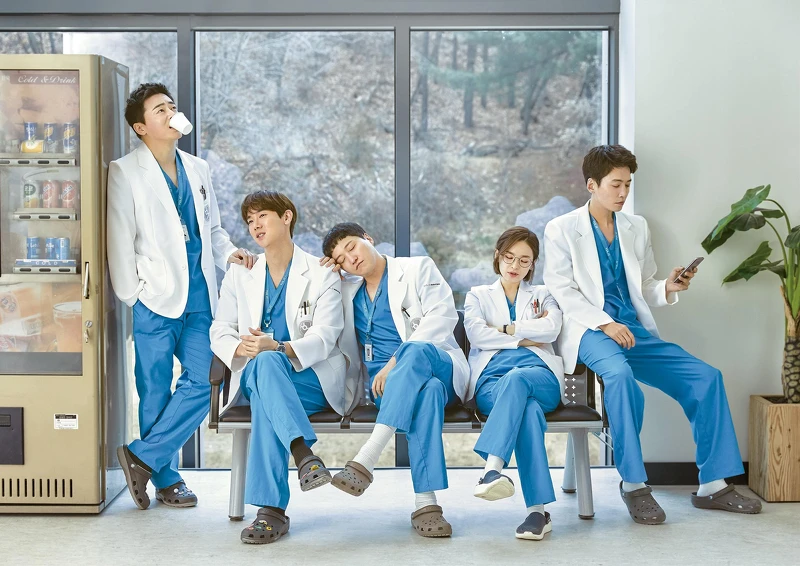 《機智醫生生活2》五人幫6/17再次團聚 《機智醫生生活2》五人幫6/17再次團聚