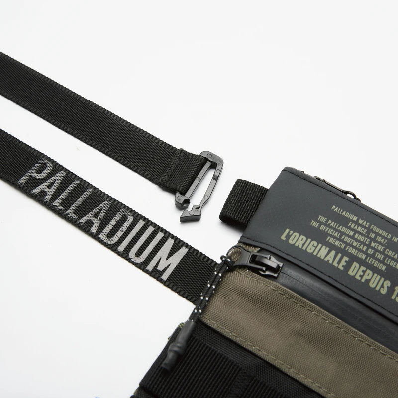 日型扣環則可以調整肩背揹法