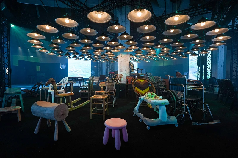 各種椅子的展場,代表人生所有可能坐過的椅子。(照片來源:臺灣文博會) 各種椅子的展場,代表人生所有可能坐過的椅子。(照片來源:臺灣文博會)