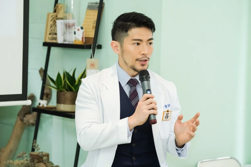 越診所皮膚科醫師黃幼鳴。 越診所皮膚科醫師黃幼鳴。