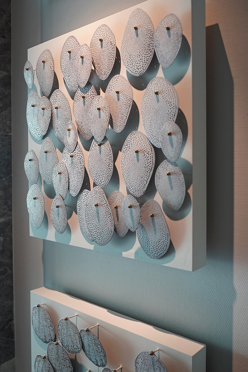 樓層長廊與藝術家作品展示相結合。 樓層長廊與藝術家作品展示相結合。