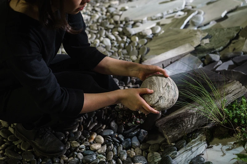 會場的石頭真的來自七星潭。(照片來源:偶然設計) 會場的石頭真的來自七星潭。(照片來源:偶然設計)