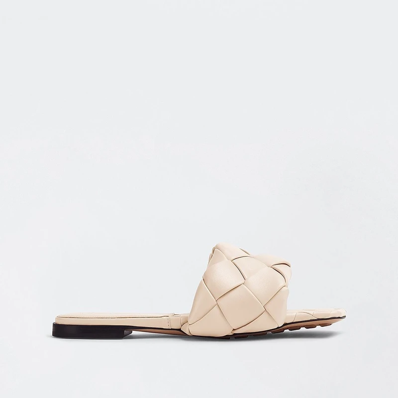 Lido拖鞋,約NT42,000 Lido拖鞋,約NT42,000