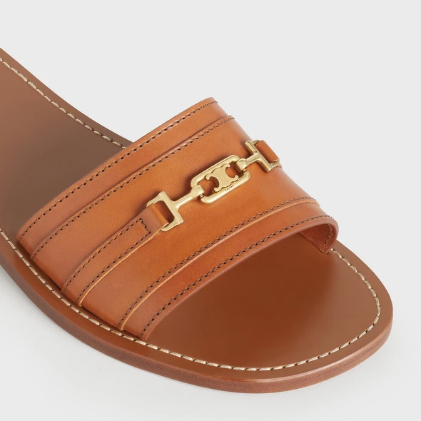 Triomphe平底拖鞋, NT22,500 Triomphe平底拖鞋, NT22,500