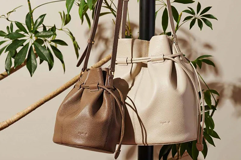 Agnés b. Charlotte水桶包(小／大) ，售價NT$10,580／12,580