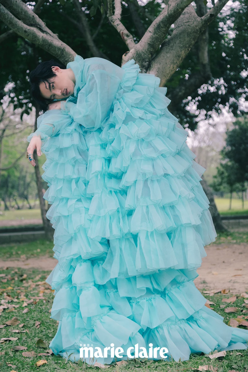 藍綠色千層紗禮服，SABRINA HSIEH。