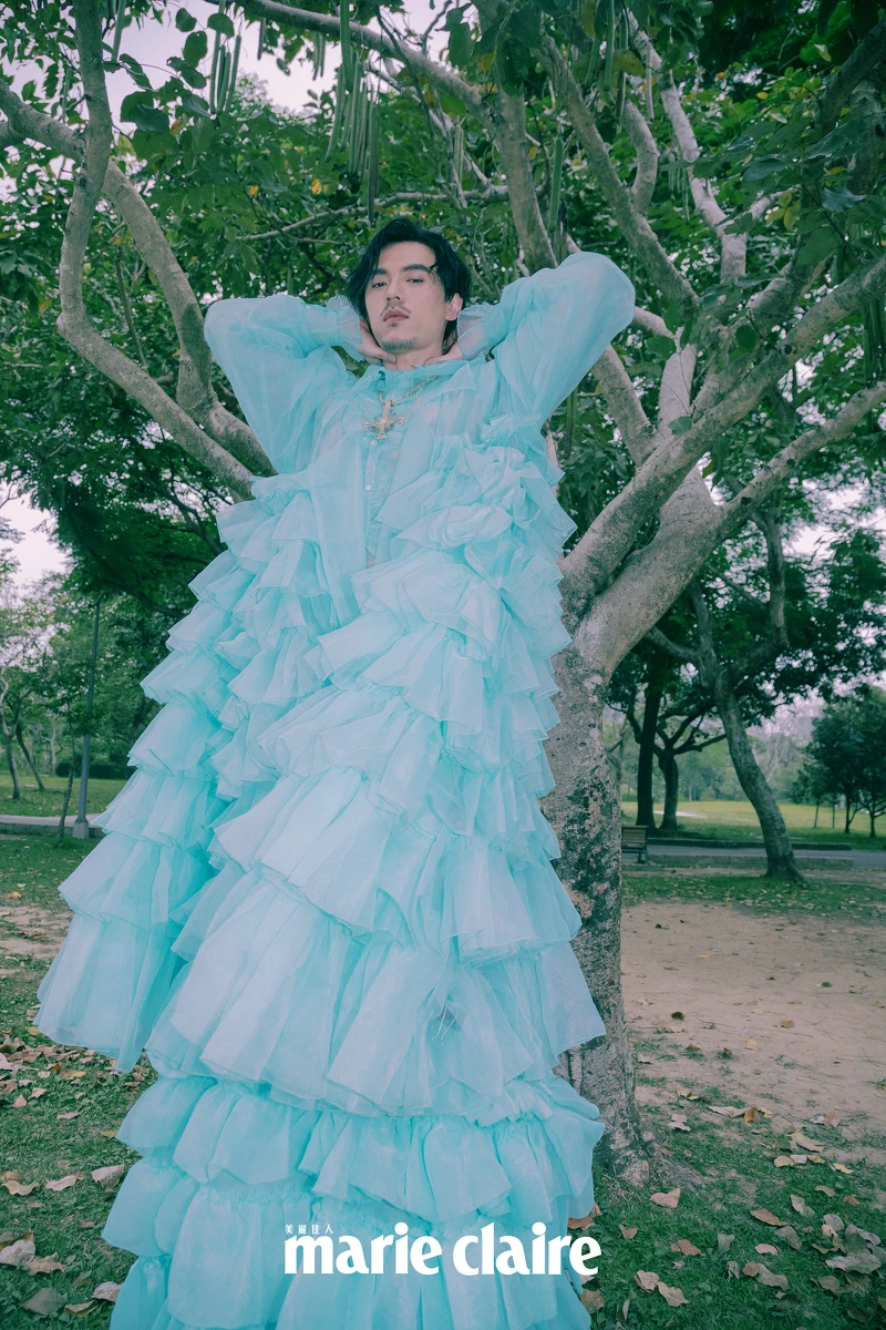 藍綠色千層紗禮服，SABRINA HSIEH。