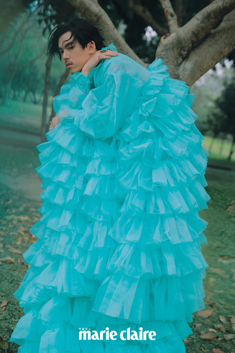 藍綠色千層紗禮服，SABRINA HSIEH。