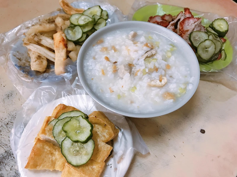 ▲鹹粥搭配小菜CP值超高。